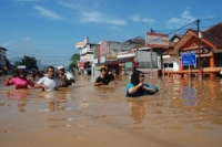 น้ำท่วม-ดินถล่มในอินโดนีเซีย เร่งค้นหาผู้สูญหาย 19 คน เสียชีวิตแล้ว 43 ราย