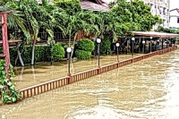 กรุงเก่ากลายเป็นเมืองบาดาลหลังน้ำเจ้าพระยาทะลักท่วมหนัก