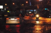 ฝนถล่มหนักเมืองสองแคว น้ำท่วมขังบนถนนหลายสาย
