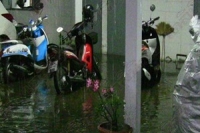 น้ำท่วม-รถติดหนึบ -พายุฝนถล่มเมืองโคราชอ่วม 