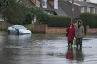 อังกฤษสาหัสพื้นที่น้ำท่วมเจอพายุถล่มซ้ำ